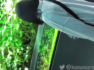 Personal smartphone photography Innocent-looking fair-skinned beautiful girl goes on an aquarium date with Kan.698