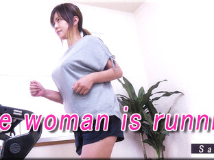 The woman is running - Fetish Japanese Video