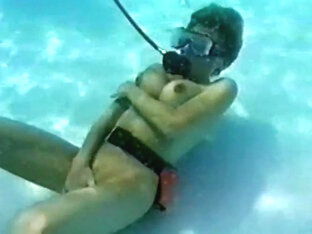 Underwater Sextacy - Tracy