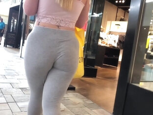 Sexy Blonde bubble in tight leggings